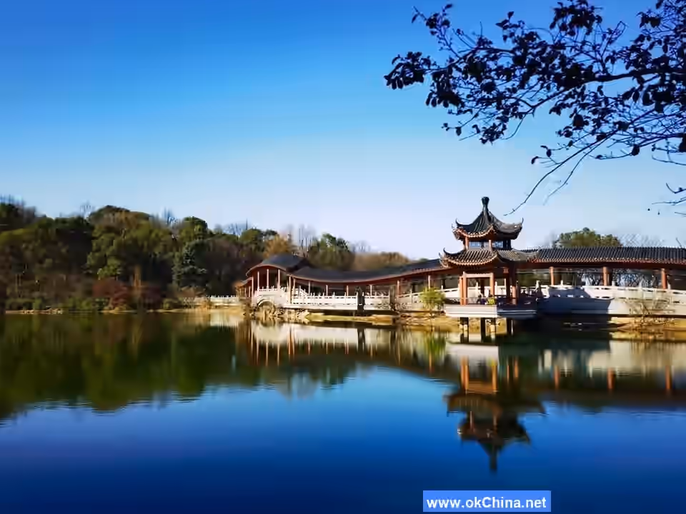 Yue Lu Mountain And Ju Zi Zhou Tourism Area